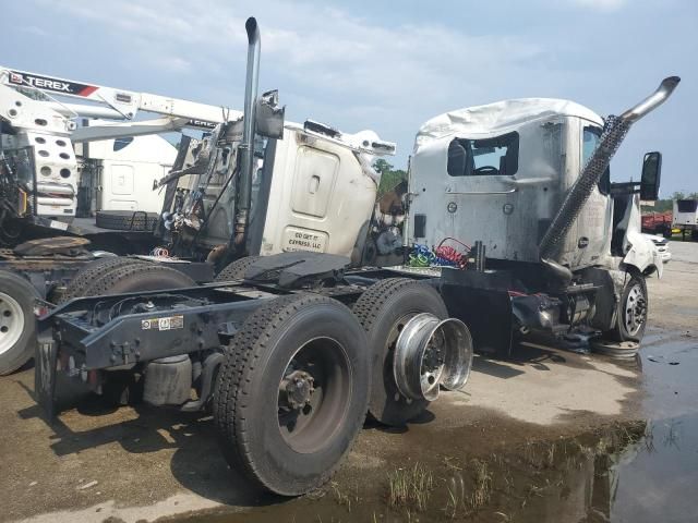 2022 Kenworth Construction T680