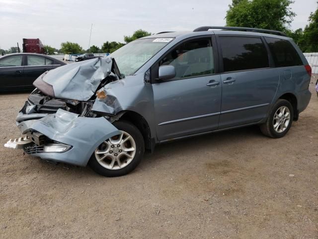 2004 Toyota Sienna LE