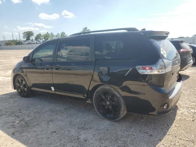 2020 Toyota Sienna SE