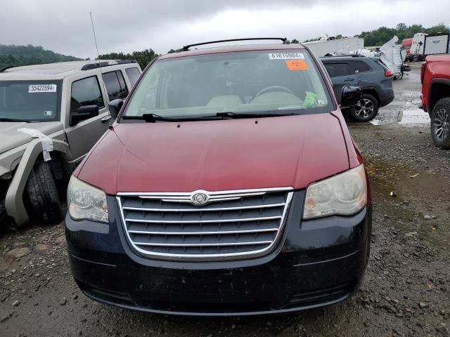 2010 Chrysler Town & Country LX