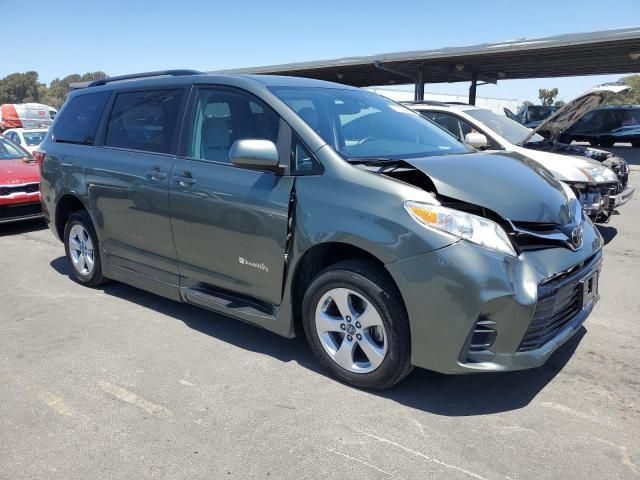 2018 Toyota Sienna LE