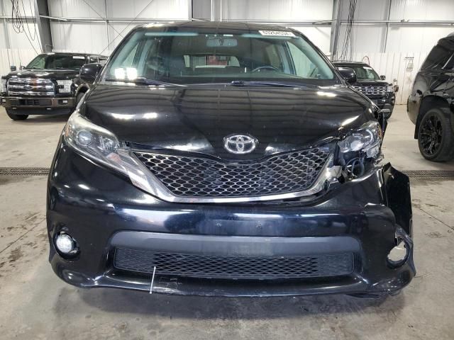 2015 Toyota Sienna Sport