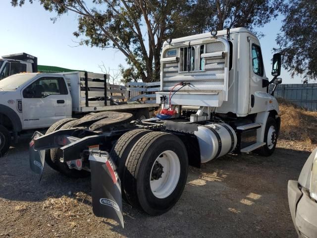 2014 Freightliner Cascadia 113