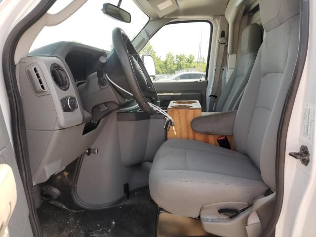 2022 Ford Econoline E350 Super Duty Cutaway Van