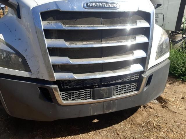 2018 Freightliner Cascadia 126