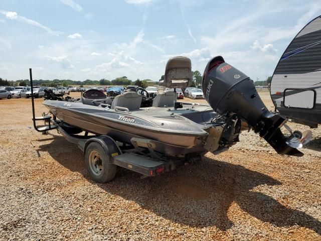 2004 Triton Boat