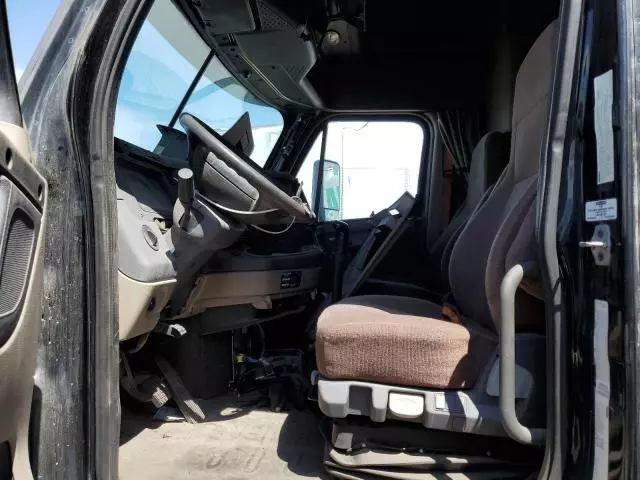 2016 Freightliner Cascadia 125