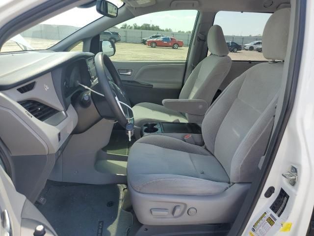 2018 Toyota Sienna LE