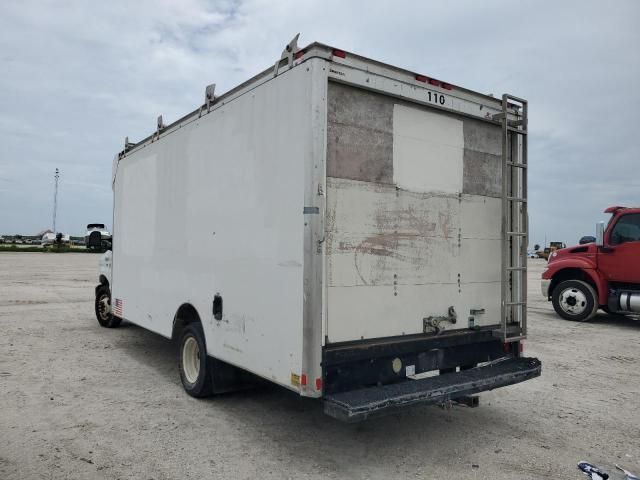 2013 Ford Econoline E350 Super Duty Cutaway Van