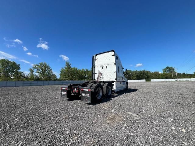 2020 Freightliner Cascadia 126