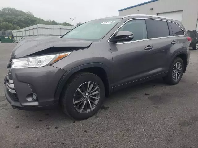 2017 Toyota Highlander SE