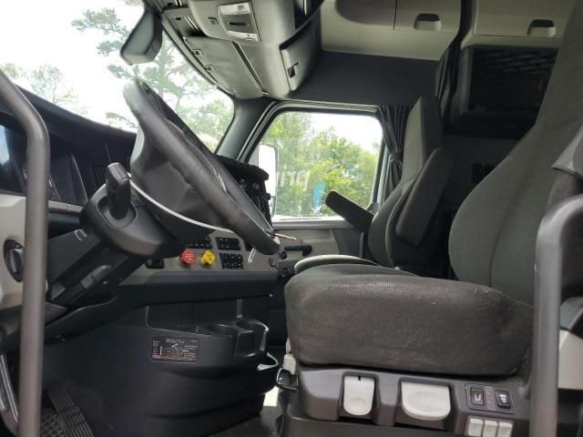 2019 Freightliner Cascadia 126