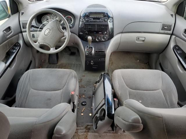 2004 Toyota Sienna CE