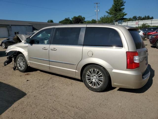 2013 Chrysler Town & Country Touring