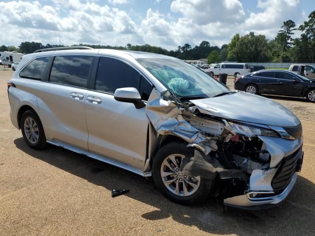 2021 Toyota Sienna XLE