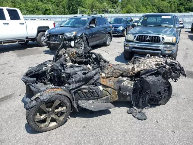 2021 Can-Am Spyder Roadster RT