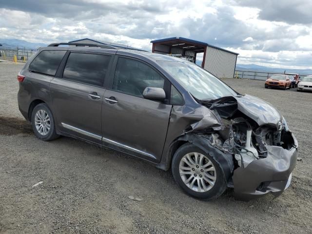 2017 Toyota Sienna XLE