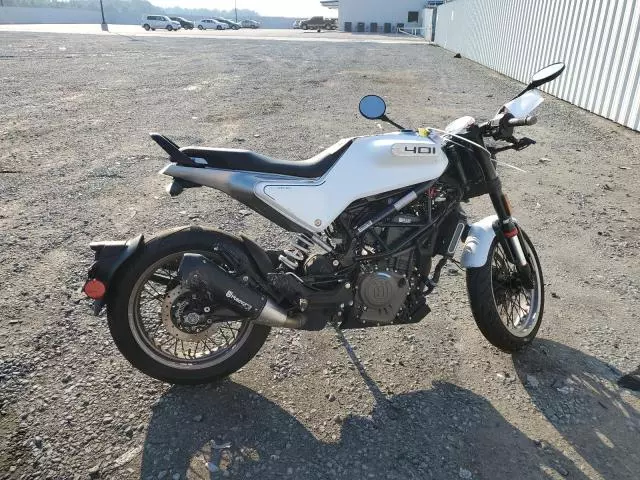 2022 Husqvarna Vitpilen 401/SVARTPILEN 401