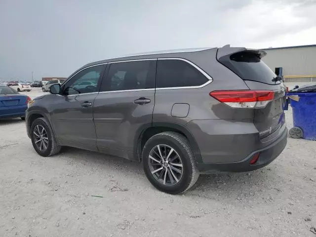 2017 Toyota Highlander SE