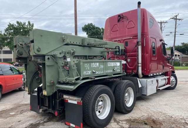 2010 Freightliner Cascadia 125