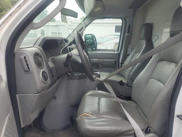 2010 Ford Econoline E450 Super Duty Cutaway Van