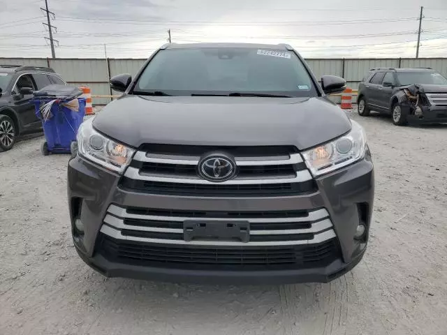 2017 Toyota Highlander SE