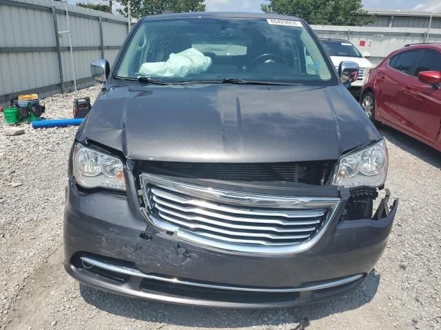 2016 Chrysler Town & Country Touring L