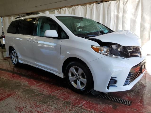 2019 Toyota Sienna LE