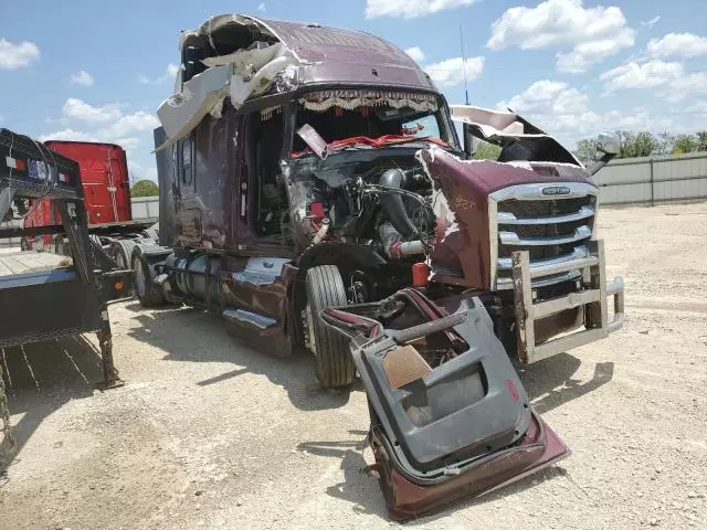 2021 Freightliner Cascadia 126