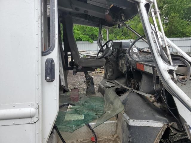 2004 Freightliner Chassis M Line WALK-IN Van