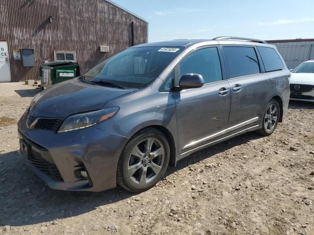 2018 Toyota Sienna SE