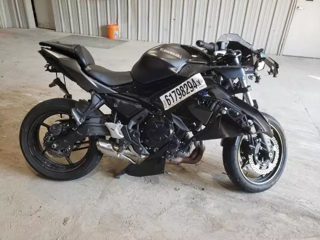 2023 Kawasaki EX650 R