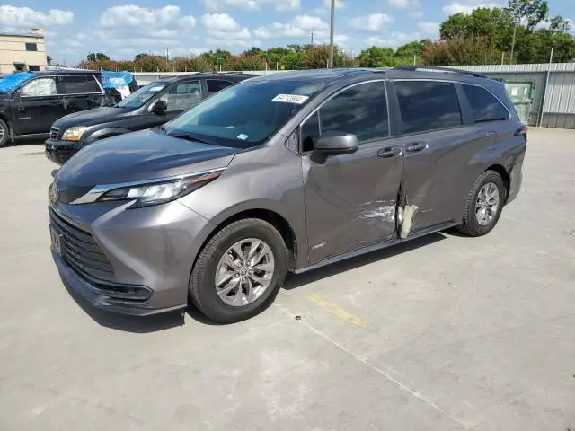 2021 Toyota Sienna LE