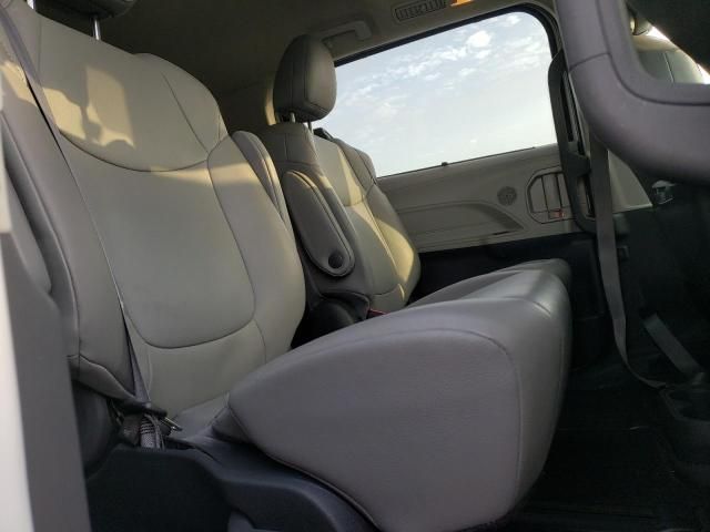 2022 Toyota Sienna XLE