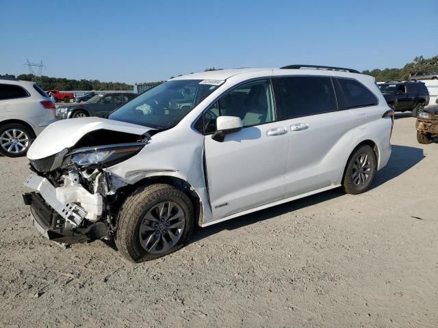 2021 Toyota Sienna LE