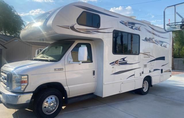 2013 Ford Econoline E350 Super Duty Cutaway Van