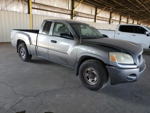 2007 Mitsubishi Raider LS