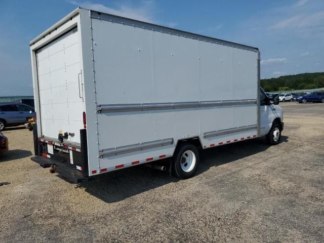 2018 Ford Econoline E350 Super Duty Cutaway Van