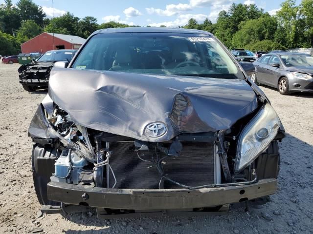 2011 Toyota Sienna XLE