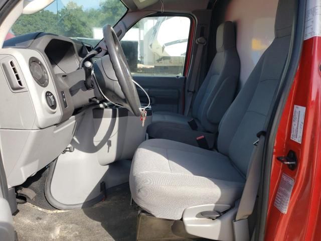 2017 Ford Econoline E450 Super Duty Cutaway Van