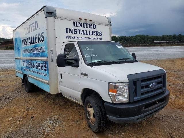 2012 Ford Econoline E350 Super Duty Cutaway Van