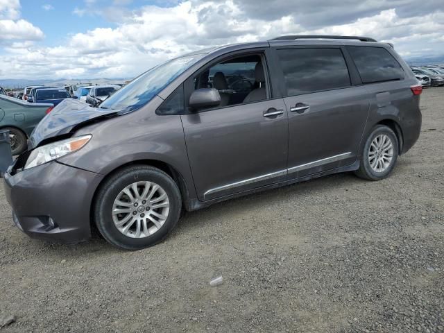 2017 Toyota Sienna XLE