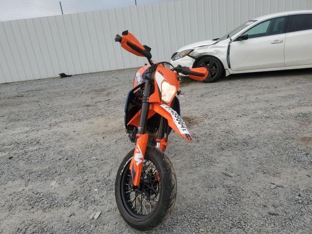 2023 KTM 690 SMC R