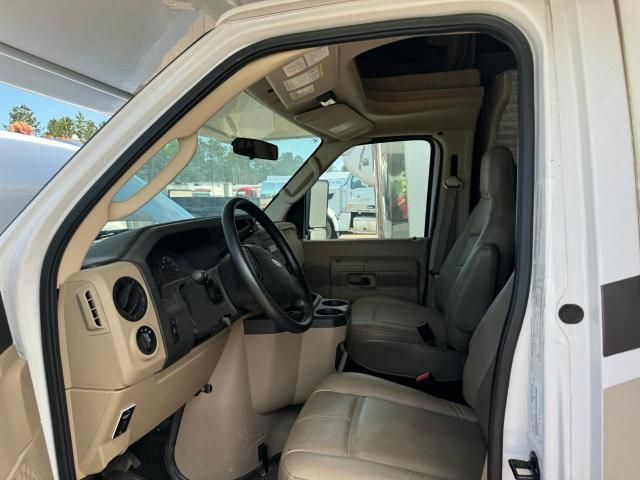 2019 Ford Econoline E350 Super Duty Cutaway Van