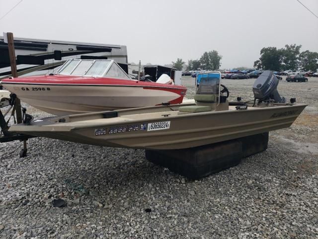 2002 Alumacraft Boat