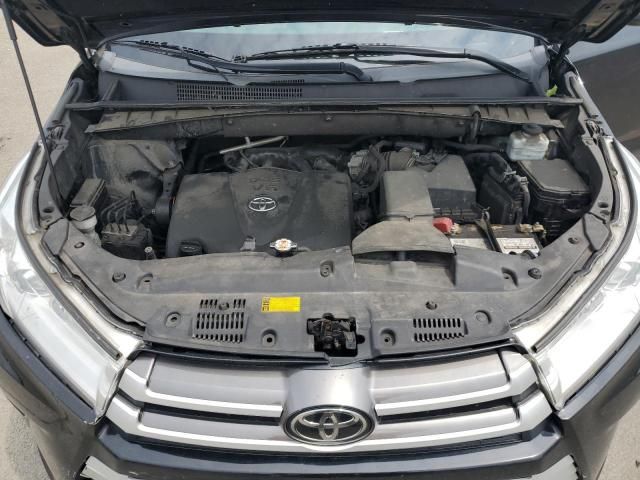 2019 Toyota Highlander LE