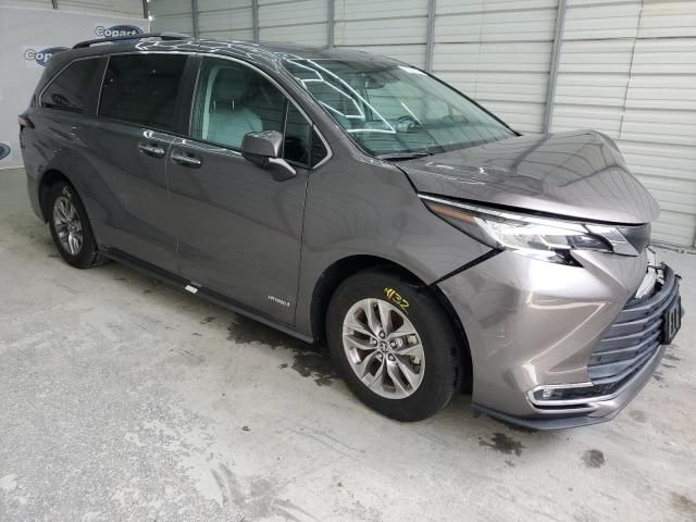 2021 Toyota Sienna XLE