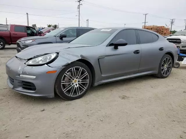 2016 Porsche Panamera S