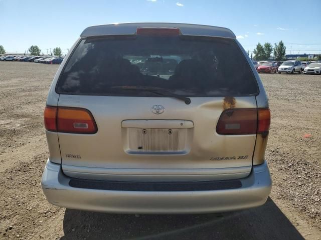 2000 Toyota Sienna LE