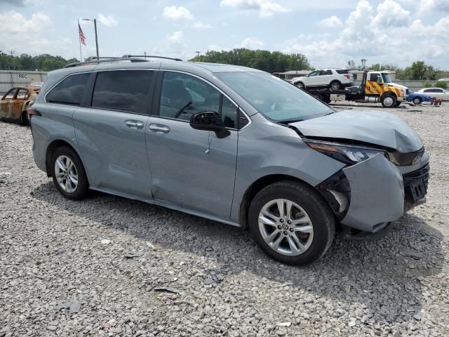 2022 Toyota Sienna XLE